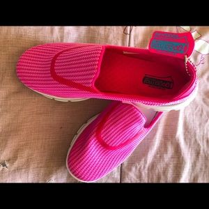 Skechers Go Walk 3 slip on sneakers Goga mat 9.5 Hot Pink
